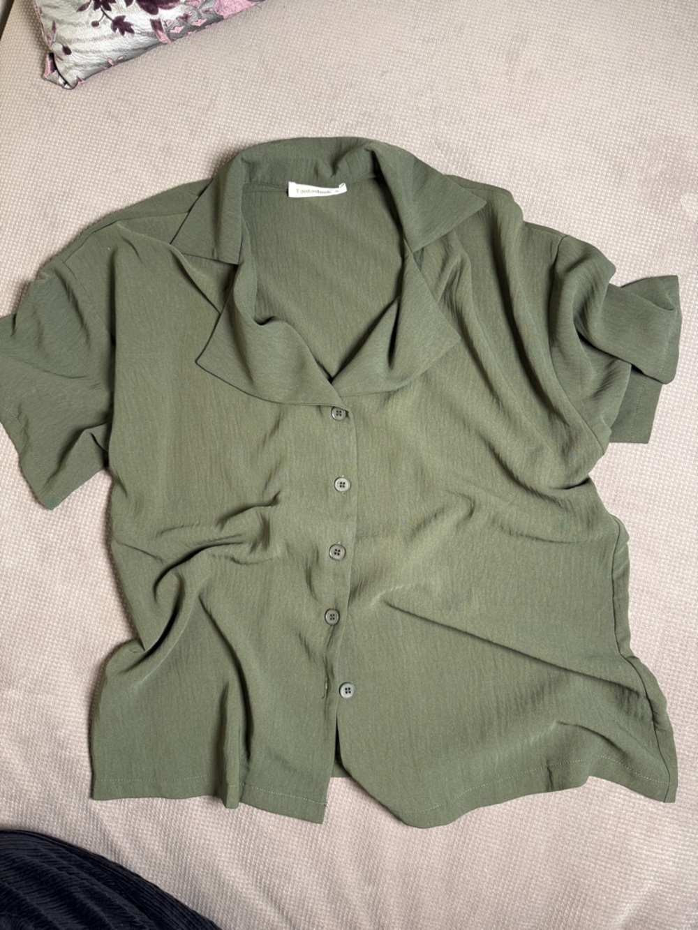 Amazon Brand (Fantaslook) Olive Green Women's Relaxed Short Set - Picture 4 of 8